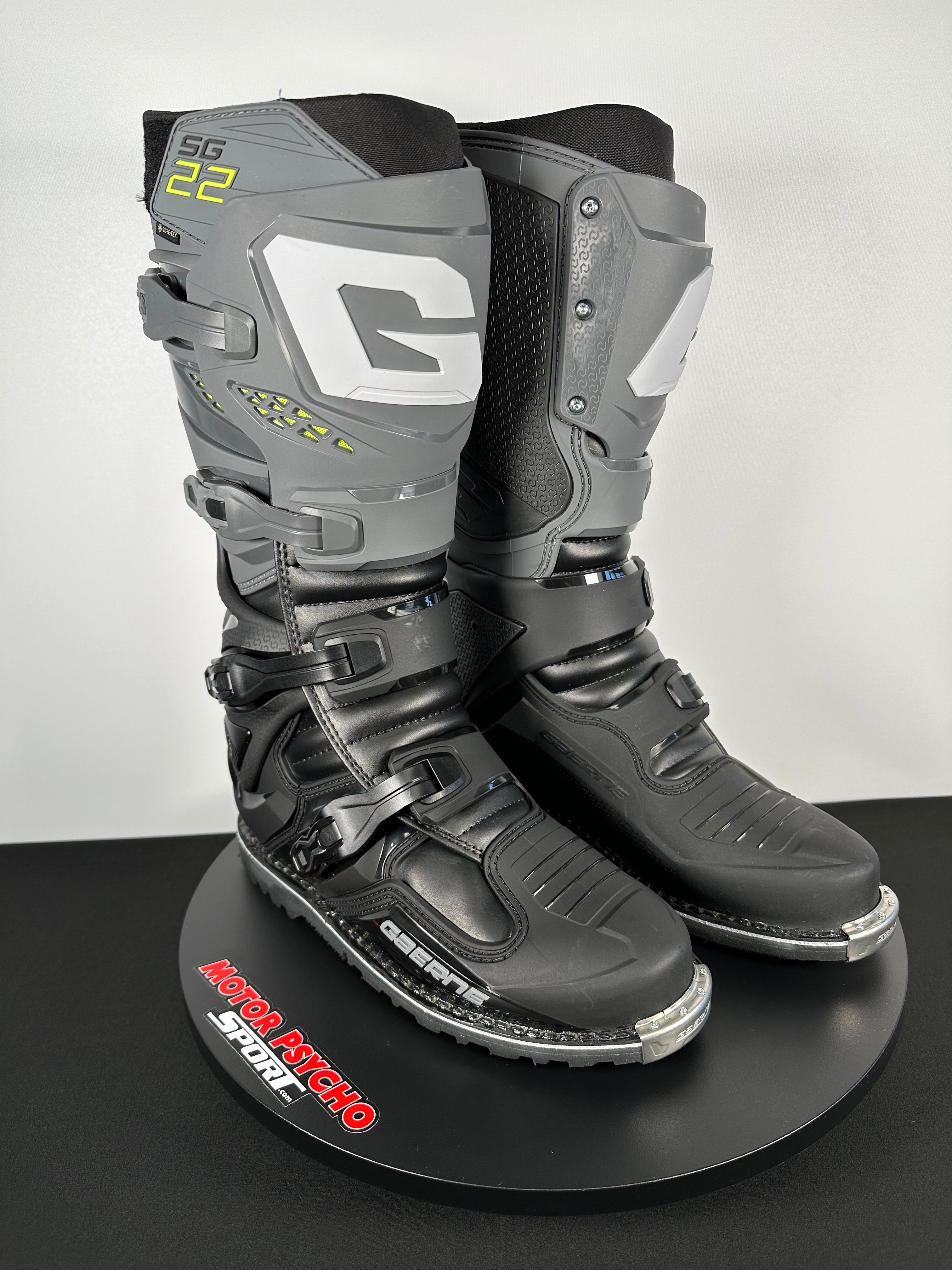 シャルル様　Gaerne SG-22 Gore-tex Gaerne SG-22 Gore-Tex Enduro Boots - Anthracite - CLOSEOUT – Motor