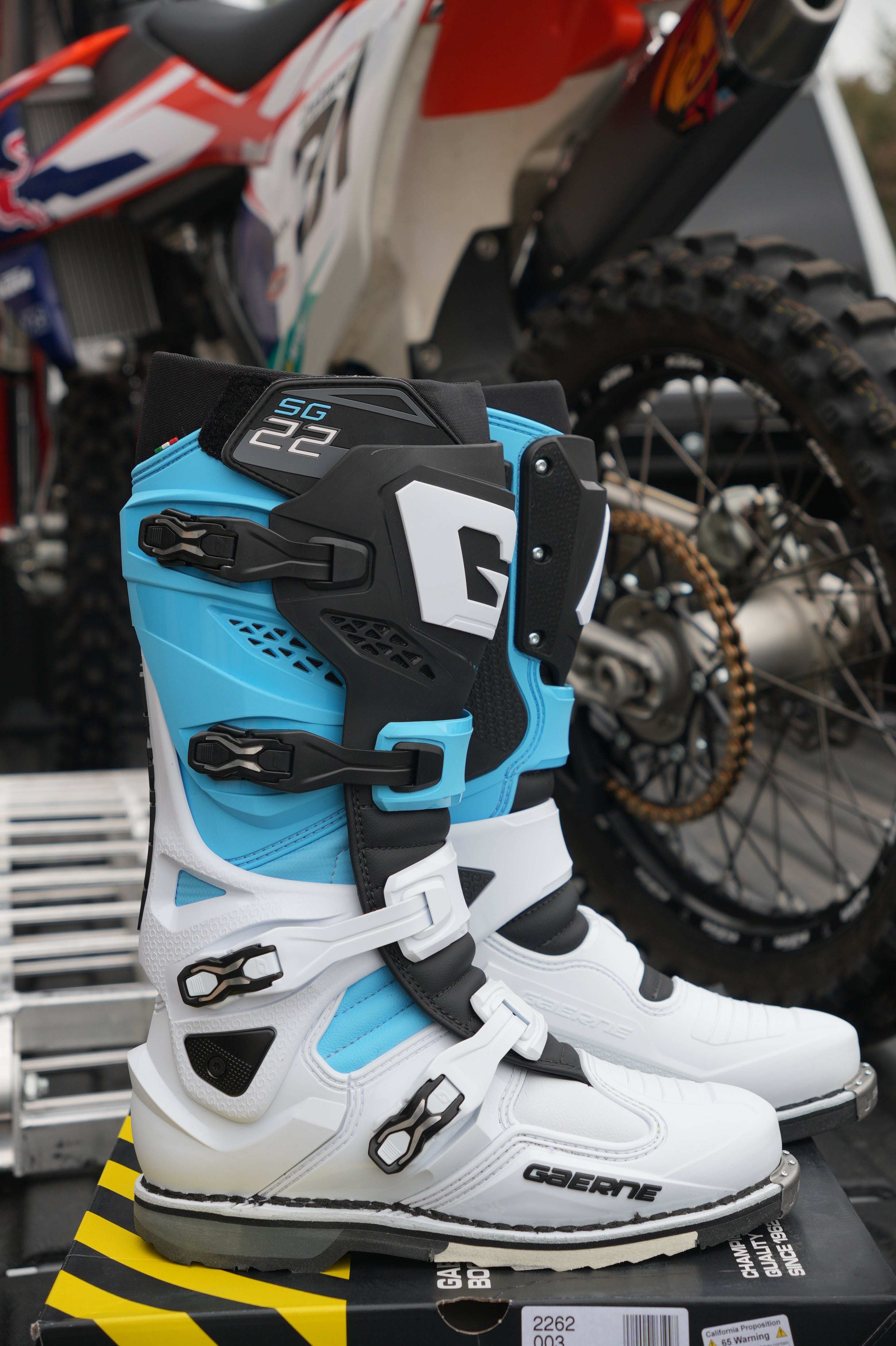 Gaerne SG-22 Boots - White/Black/Light Blue LE (WPS Warehouse
