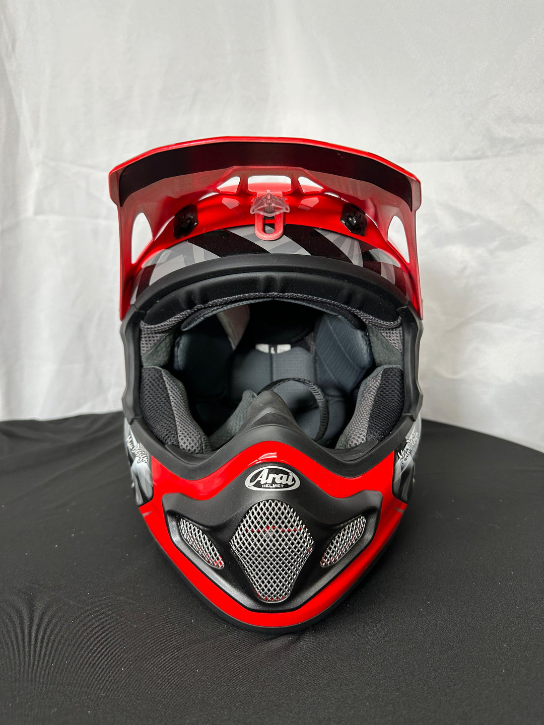 Arai VX-Pro4 Helmet - Scoop Red - Size Large - OPEN BOX