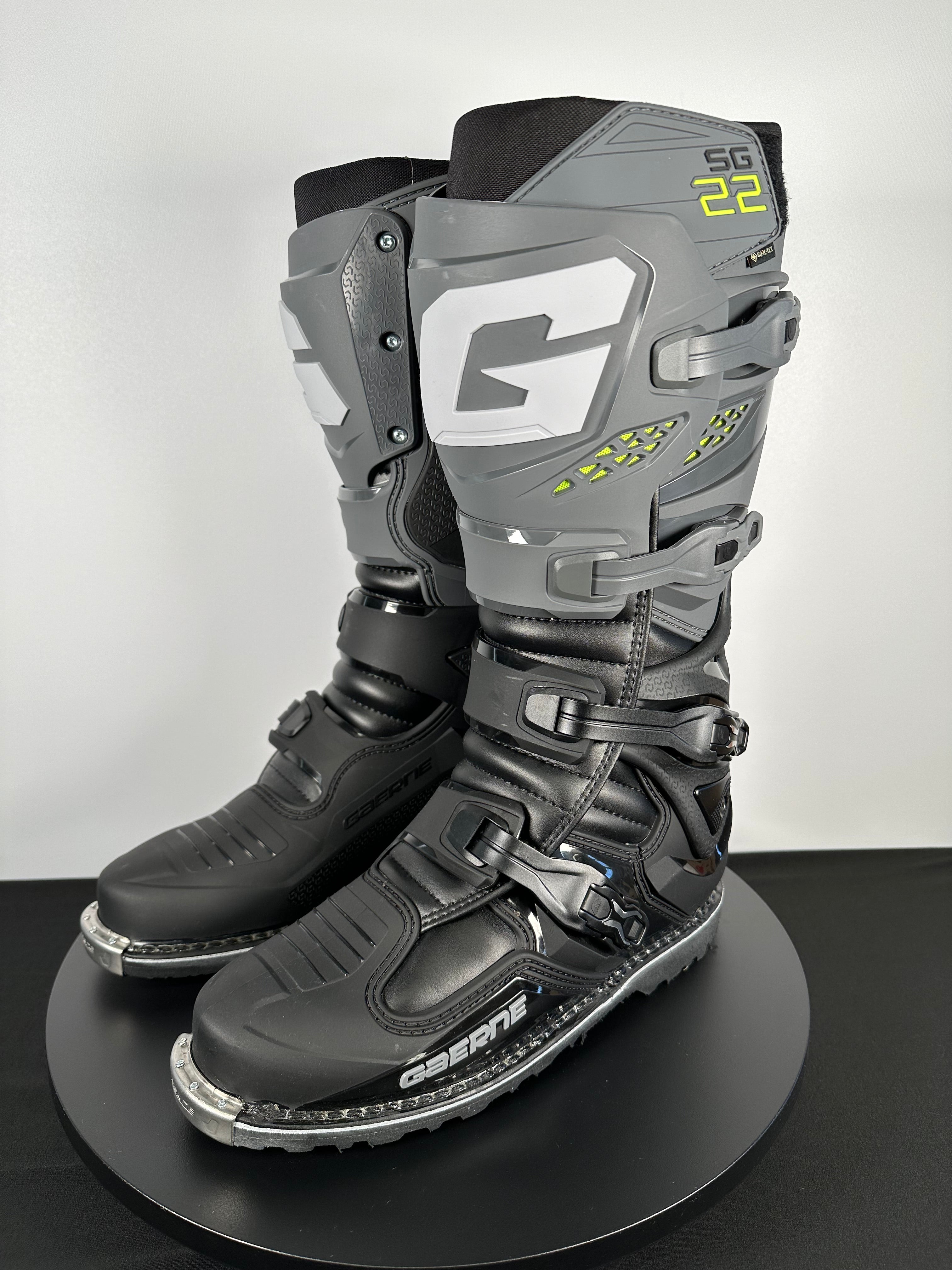 Gaerne SG-22 Gore-Tex Enduro Boots - Anthracite - CLOSEOUT – Motor