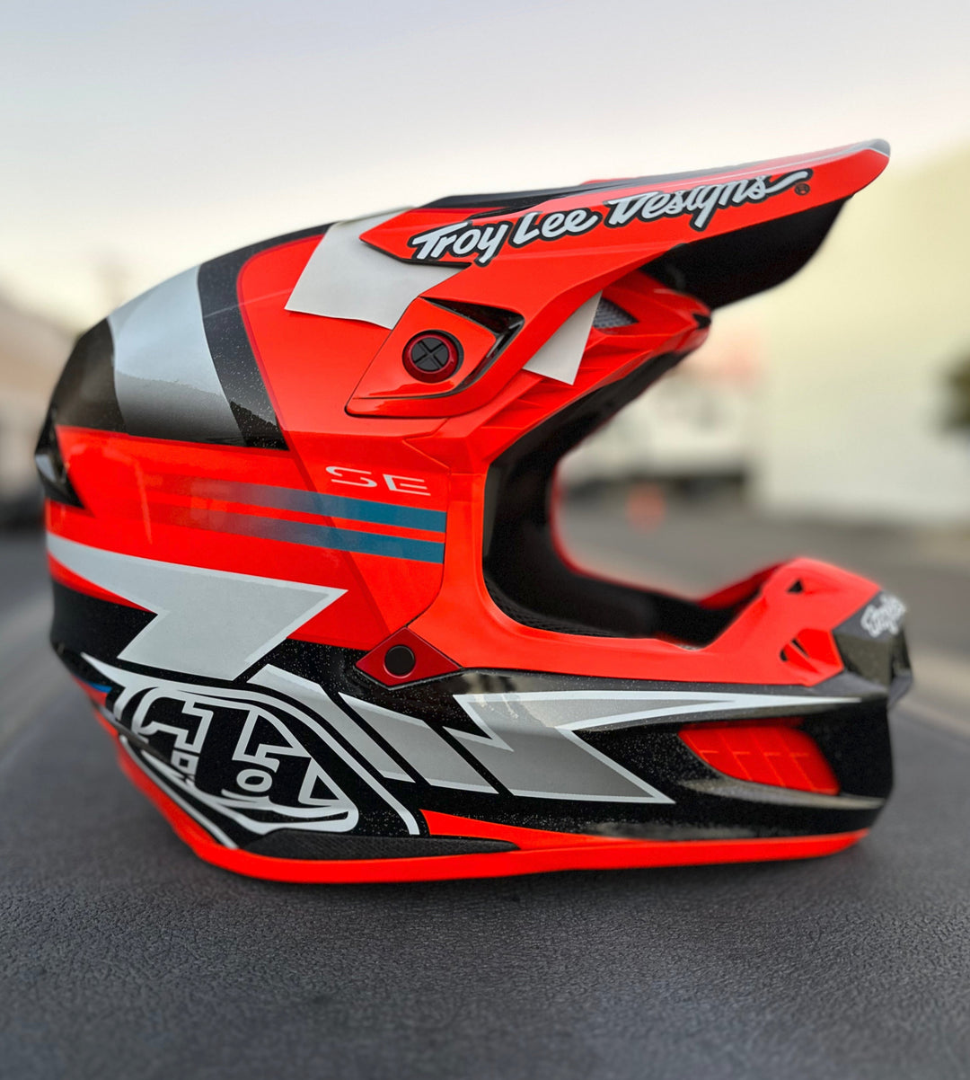 Troy Lee Designs SE5 Composite Helmet W/MIPS Saber Neo Orange