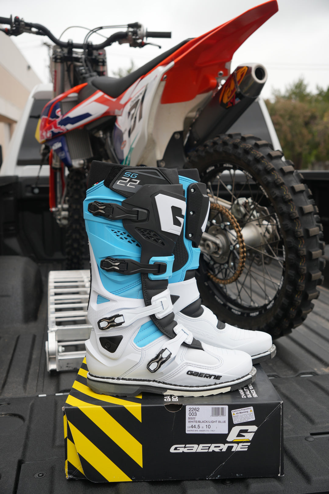 Gaerne SG-22 Boots - White/Black/Light Blue LE (WPS Warehouse)