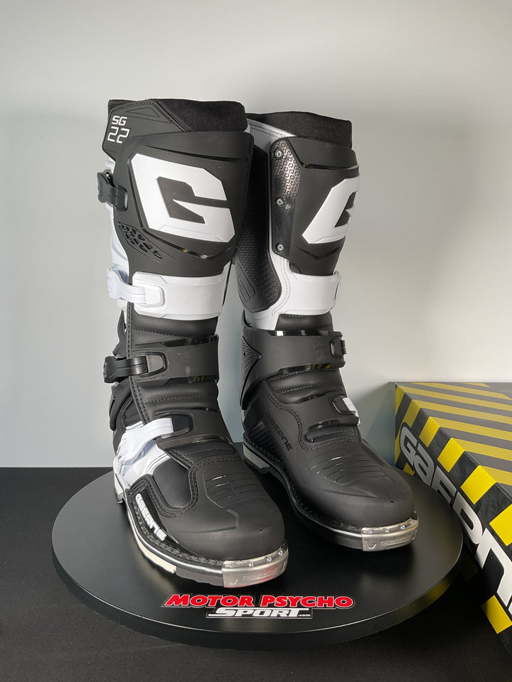 Gaerne SG-22 Boots - Black/White - Size 10 - OPEN BOX