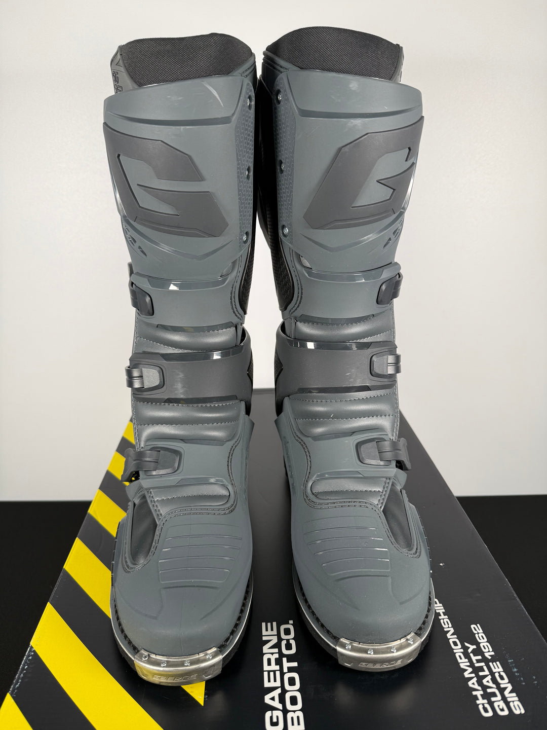 Gaerne SG-22 Gore-Tex Enduro Boots - Battleship - Size Euro 44 / US 9.5 - OPEN BOX