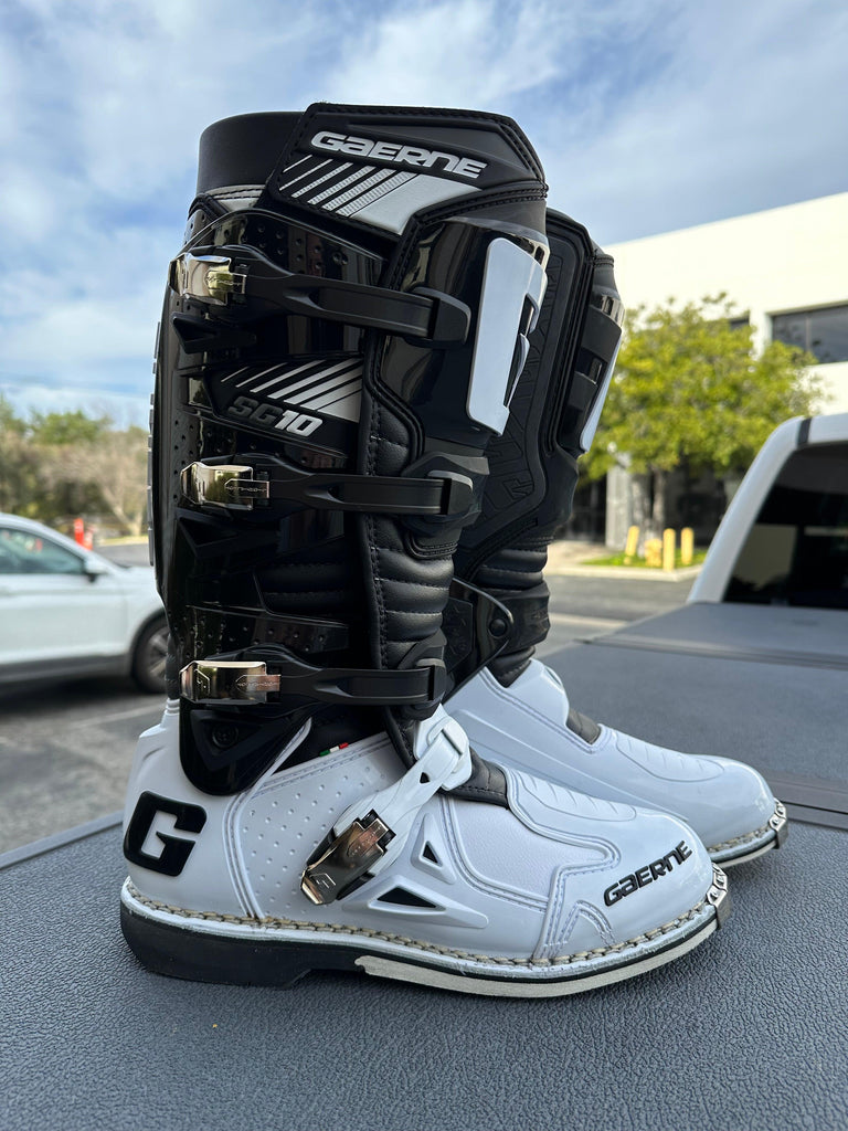 Gaerne SG-10 Boots - Black/White - Size 10 - OPEN BOX – Motor