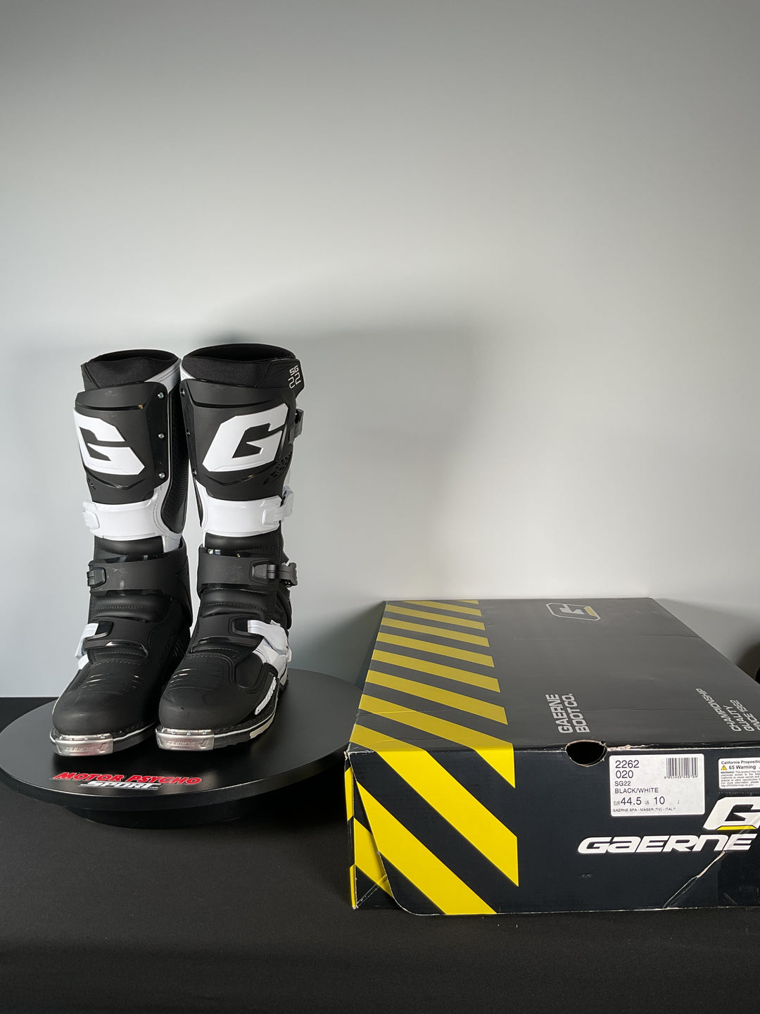 Gaerne SG-22 Boots - Black/White - Size 10 - OPEN BOX