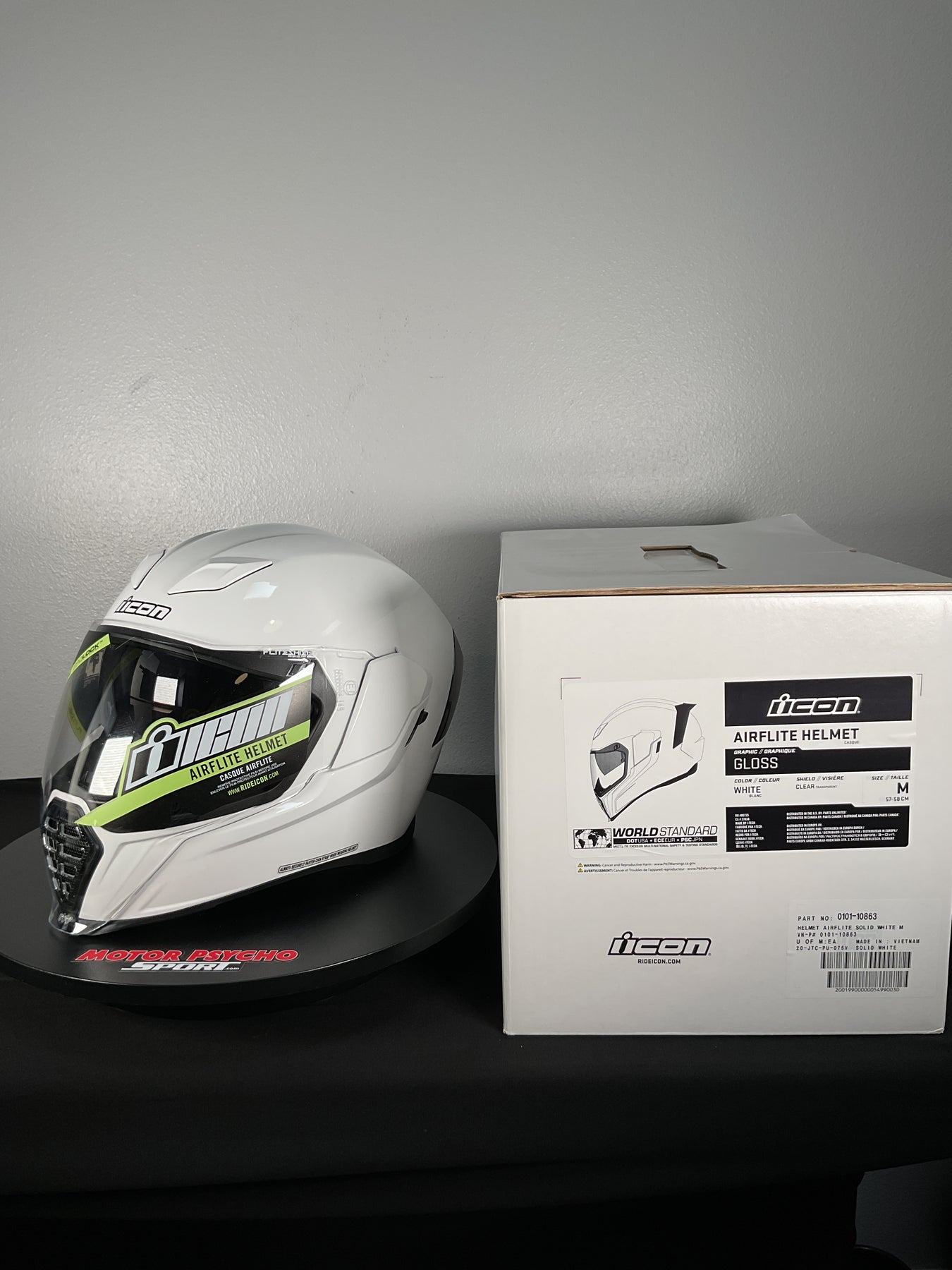 icon airflite white helmet Icon Airflite Helmet - Size Medium - Gloss White