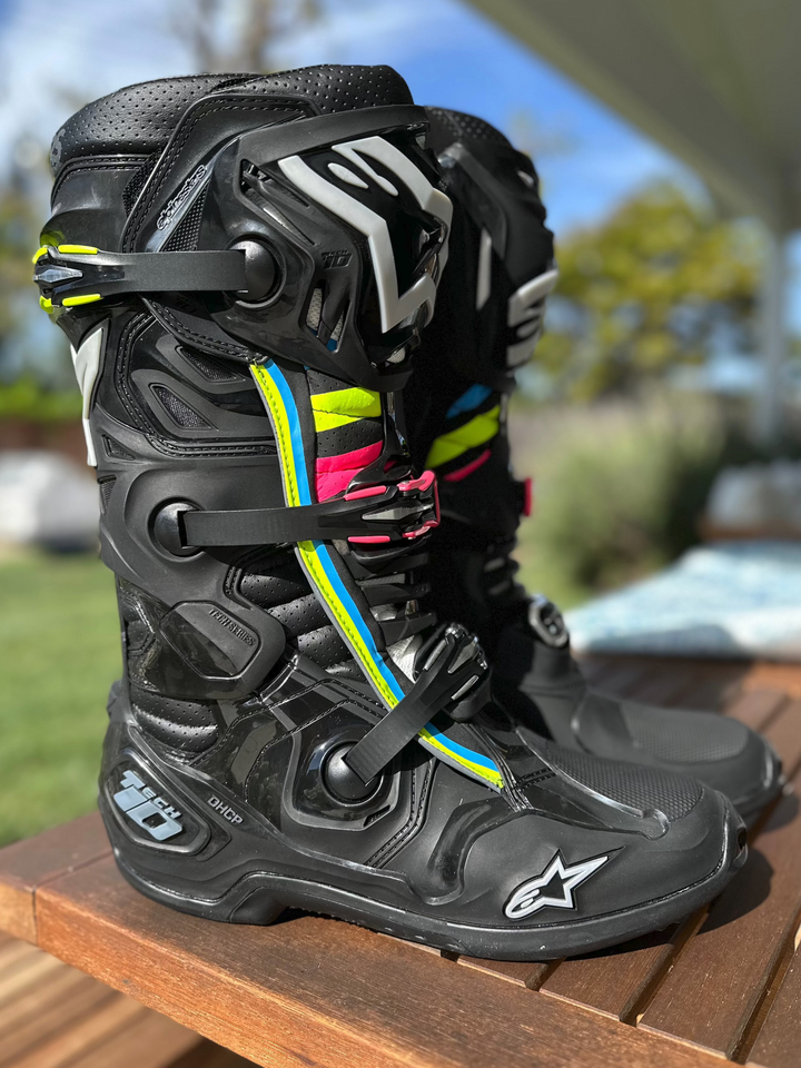 Alpinestars Tech 10 Supervented Boots - Black Hue - CLOSEOUT Alpinestars Tech 10 Supervented Boots - Black Hue - CLOSEOUT