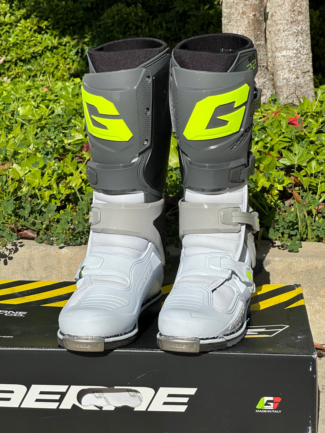 Gaerne SG-22 Boots - Anthracite/White/Grey - Motor Psycho Sport