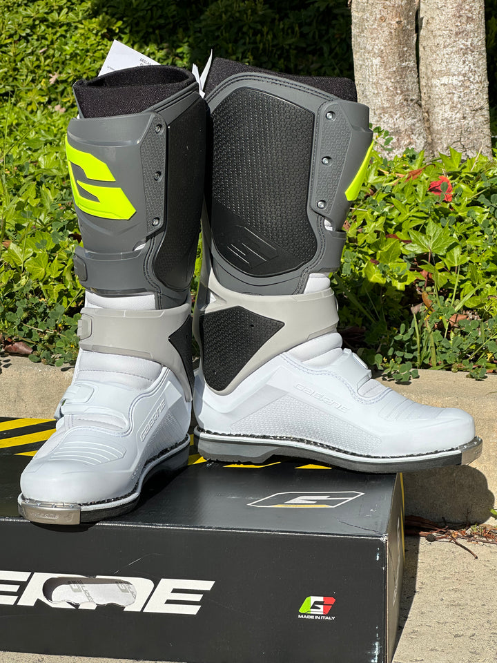 Gaerne SG-22 Boots - Anthracite/White/Grey - Motor Psycho Sport