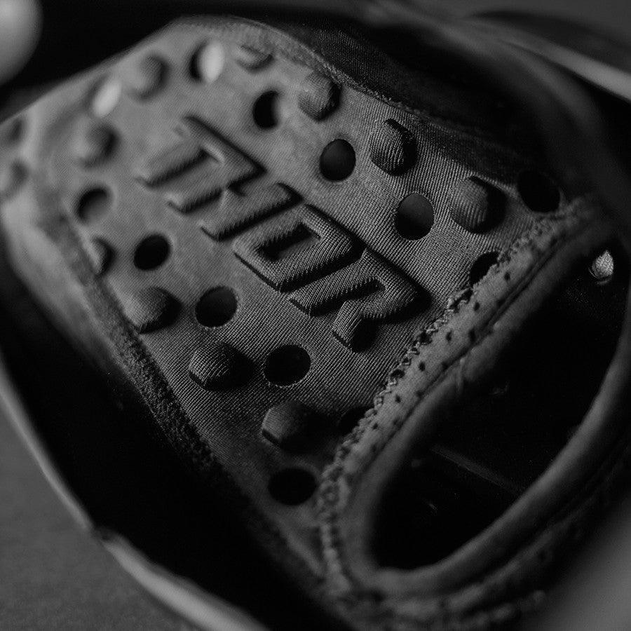 Thor Sentinel LTD Knee Guards - Black - Motor Psycho Sport